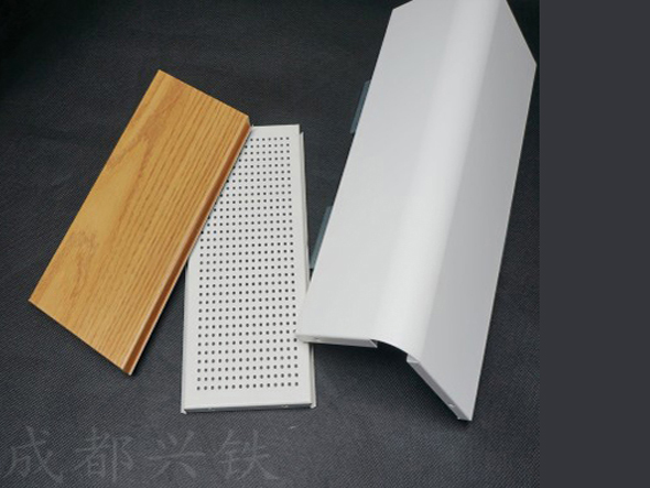 定制沖孔機房墻板，提升機房空間的差異化